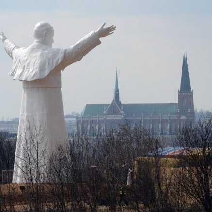 В Польше открыли крупнейшую статую Иоанна Павла II