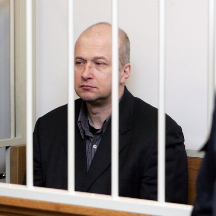 Par sievas slepkavību notiesātais Ivanovs cietuma kameru varētu nomainīt pret māju Baltezerā