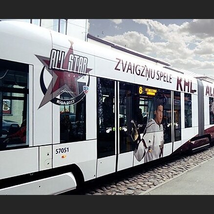 Rīgā sācis kursēt KHL  Zvaigžņu  spēlei veltīts tramvajs