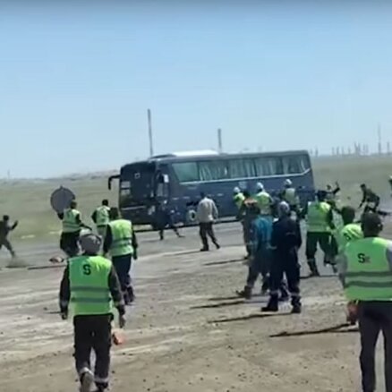 Kazahstānā Tengizas naftas laukos izceļas sadursmes starp vietējiem un ārzemju strādniekiem