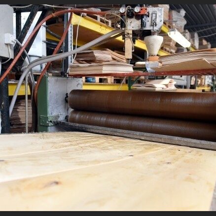Foto: Mēbeļu ražotājs 'Dižozols plus' investē 1,6 miljonus eiro ražotnes efektivizācijā