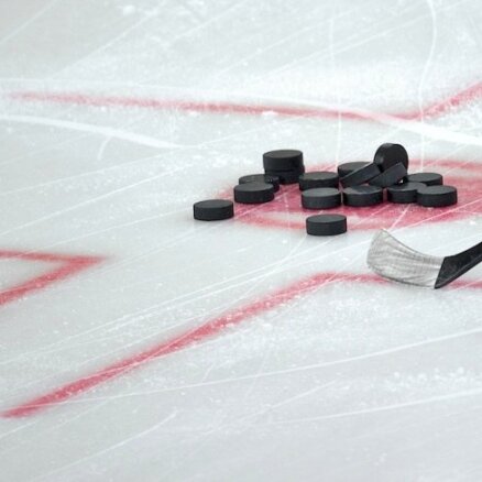 Krievijā pēc ripas trāpījuma sirds rajonā miris jauns hokejists