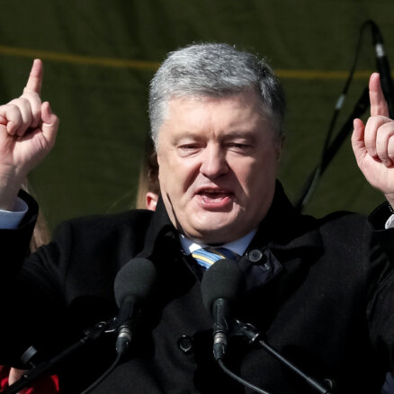 Власти Украины заподозрили экс-президента Порошенко в госизмене из-за поставок угля из Донбасса