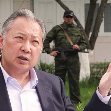 Gāztais Kirgizstānas prezidents atteicies no varas