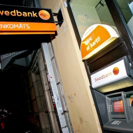 'Swedbank ' panika: situācija stabilizējas; no pusnakts līdz pusdienlaikam izņemti 4,5 miljoni latu