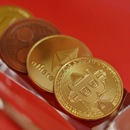 'Bitcoin' vērtība atkal šķērsojusi 50 000 dolāru robežu