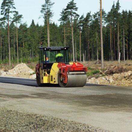 В этом году рабочие возьмутся за 1000 км латвийских дорог