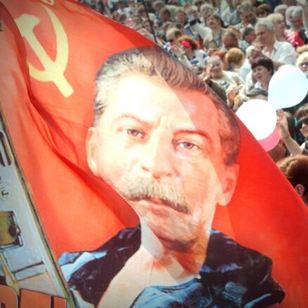 Vairāk nekā puse Krievijas iedzīvotāju Staļinu uzskata par 'gudru vadītāju', liecina aptauja