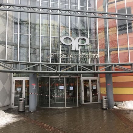 В Елгаве из-за дефектов в здании закрыт торговый центр: проверка продолжается