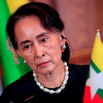 Gāztajai Mjanmas politiskajai līderei Su Či piespriesti četri gadi aiz restēm