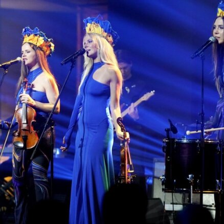 Foto: Rīgas cirka arēnā izskanējis koncerts 'Veltījums Ukrainai'