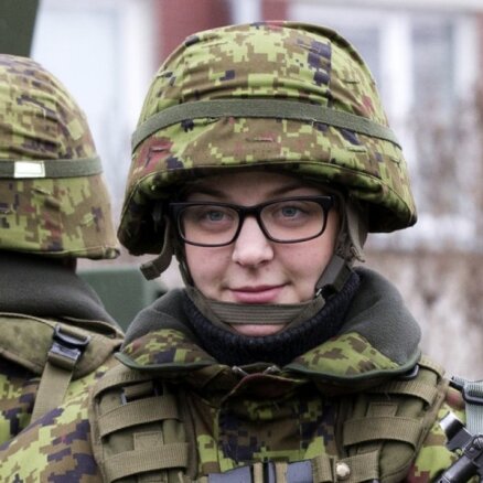 ФОТО: На параде в Таллине промаршировали более тысячи военных
