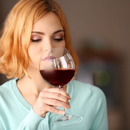 Опрос: за последний год жители Латвии стали чаще употреблять алкоголь