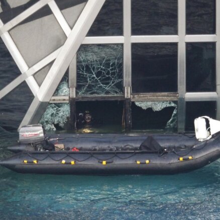 Trešdien atrasti kopumā astoņi ‘Costa  Concordia’ avārijā mirušie