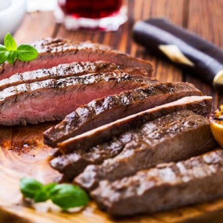 Kā pagatavot restorāna cienīgu steiku paša spēkiem