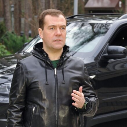 Навальный раскрыл данные о "тайной империи" Медведева