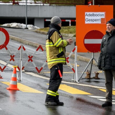 Vētru dēļ Alpos izolēti vairāki slēpošanas kūrorti un tūkstošiem tūristu