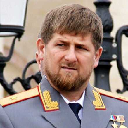 Pēc 'Charlie Hebdo' atbalstošas aptaujas Kadirovs draud 'Eho Moskvi'