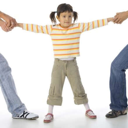 Bērnu psihiatrs: Vecāku šķiršanās gadījumā zelta atslēdziņa uz bērna sirdi - patiesība