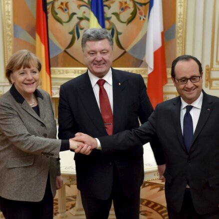 Порошенко обнадежили переговоры с Меркель и Олландом по Донбассу