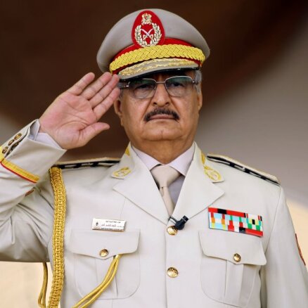 Lībijas komandieris Haftars aptur militāro darbību; iespējams, kandidēs uz prezidenta amatu