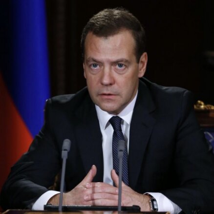 Медведев отказал ЕC в снятии санкций и требует не допустить "третьей мировой встряски"