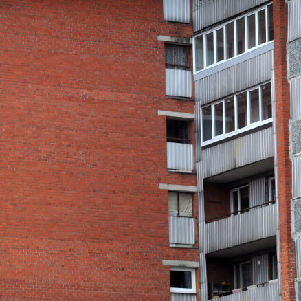 Власти Риги начали борьбу с "неправильными" балконами и лоджиями