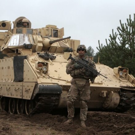 В Адажи показали американскую технику: танки Abrams и бронемашины Bradley
