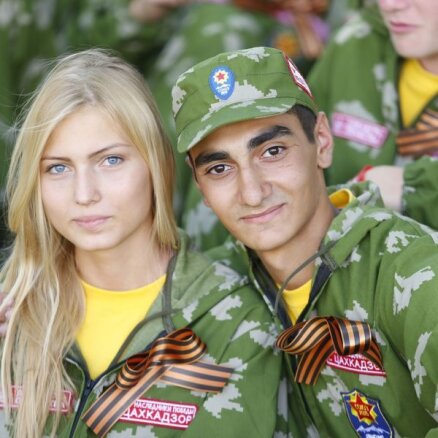 'Tautu draudzība' Krievijas paspārnē: kas notiek nometnēs 'Sojuz – Nasledniki pobedi'