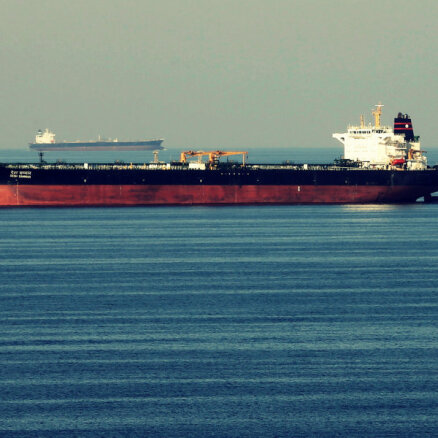Западные страны отложили введение запрета на страхование перевозок нефти из РФ по морю