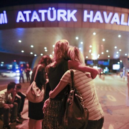 Взрывы в стамбульском аэропорту: 10 погибших