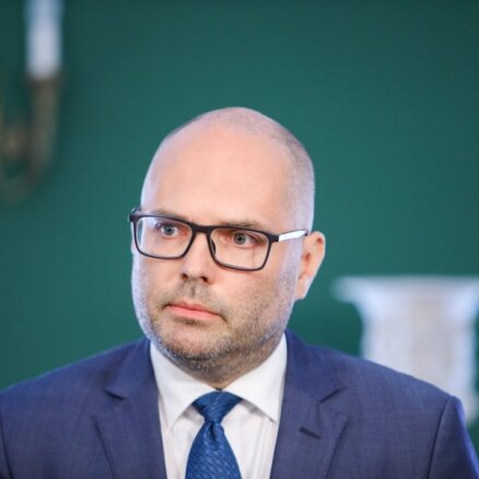 Faktu pārbaude: Āboliņam vien daļēja taisnība par krievvalodīgo mediju dominanci Latvijā