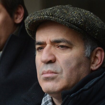 Kasparovs: Trampa uzvara būtu 'debesu dāvana' Putinam