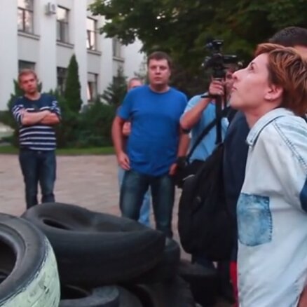 Video: No gūsta atbrīvoti ukraiņu žurnālisti atsakās runāt ar Krievijas medijiem