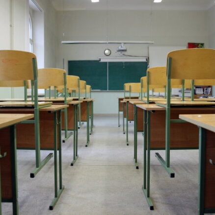 Шадурскис: закрытие "полупустых" школ - это неизбежность