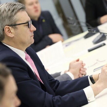 Budžeta komisija sāk vētīt Rīgas domes atlaišanu; Burovam pirmā iespēja izteikties