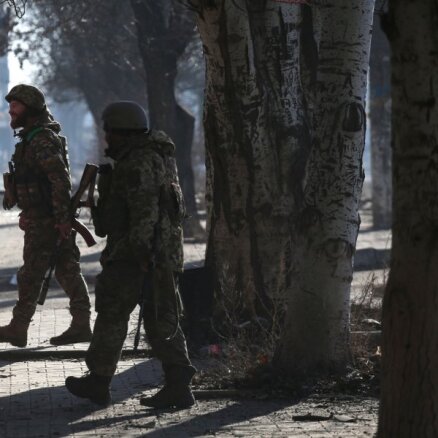Faktu pārbaude: Vai Ukrainas armija agresīvi savāc iesaucamos vīriešus no ielām?