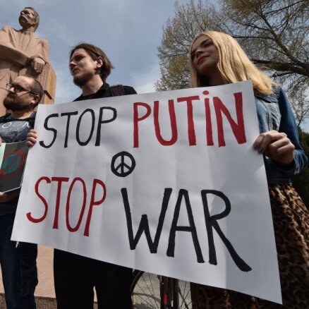 В День России по всему миру проходят акции против вторжения РФ в Украину