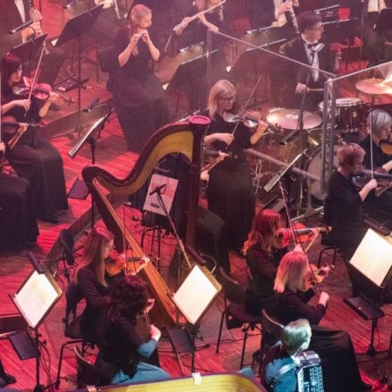 Foto: Krāšņi izskanējis Kurzemei veltītais simtgades lielkoncerts 'Pūt, vējiņi'