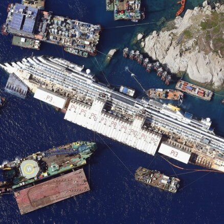 Avarējušā kuģa 'Costa Concordia' kapteinim prasa 26 gadu cietumsodu