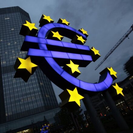 Страутманис: Латвии удастся перейти на евро в 2014 году