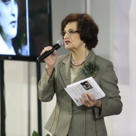Fotoreportāža: Olga Dreģe jubileju nosvin savas grāmatas atvēršanas svētkos