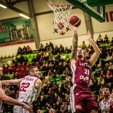 Latvijas basketbolisti divu pagarinājumu drāmā zaudē arī Bulgārijai