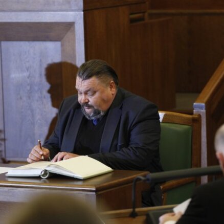 SC sola 'patīkami pārsteigt' sēdē pirms balsojuma par Kravcova izslēgšanu