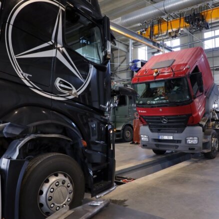 Foto: Investējot divus miljonus eiro, atklāts 'Domenikss' kravas automobiļu centrs Sauriešos