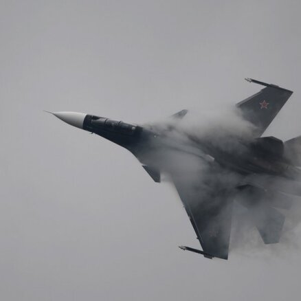 Krievijas lidmašīnas vairākas reizes ielidojušas Ukrainas gaisa telpā, paziņo Pentagons