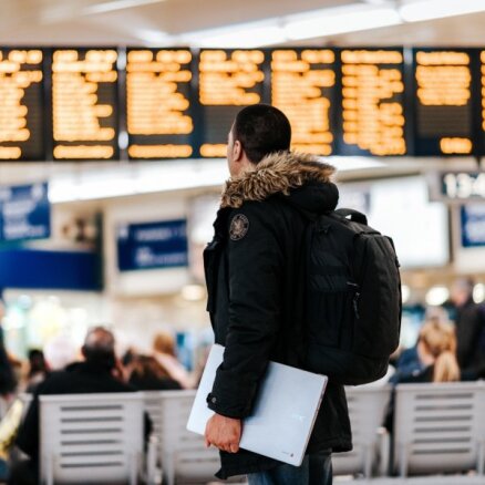 Rindas, nozaudēta bagāža un reisu kavēšanās: ar ko jārēķinās lidostās šovasar