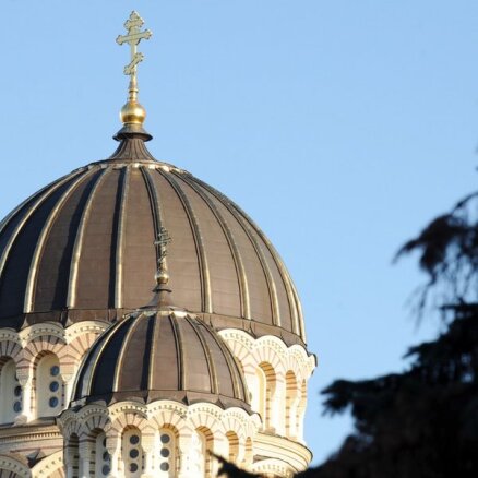 Pabeigta Rīgas Kristus Piedzimšanas katedrāles centrālā kupola apzeltīšana