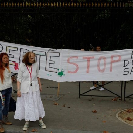 Foto: Francijā protestē pret 'piespiedu' Covid-19 vakcināciju