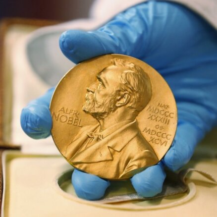 Нобелевская премия по физике вручена трем ученым за исследования в области квантовой механики